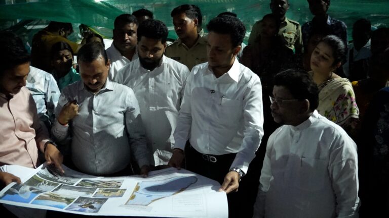 ऐरोली गणपति तालाब सुशोभीकरण कार्य के दौरान सुरक्षा दीवार ढहने से राजनीति गरमाई