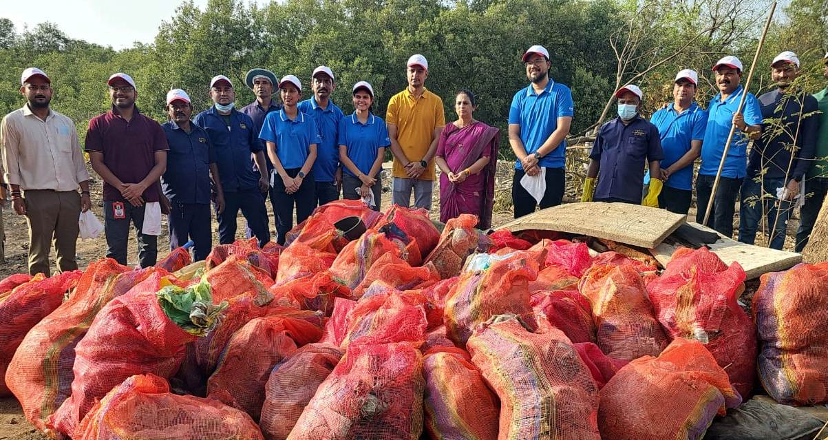 डोलाया सागरी किनारा सखोल स्वच्छता मोहीमेतून जागतिक पर्यावरण दिन साजरा