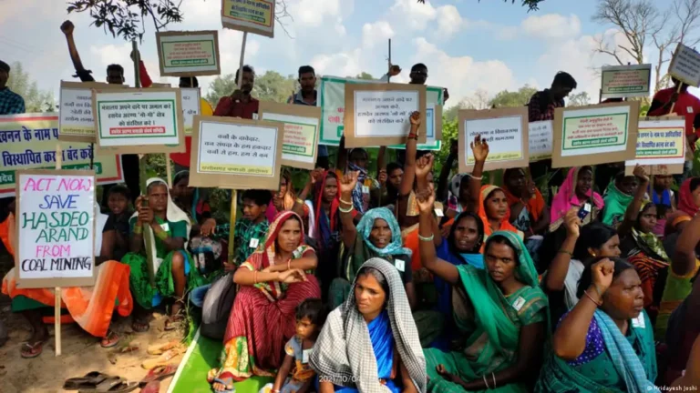 संपादकीय: वन महोत्सव — रस्म अदायगी से परे जीवन बचाने का जन-आंदोलन
