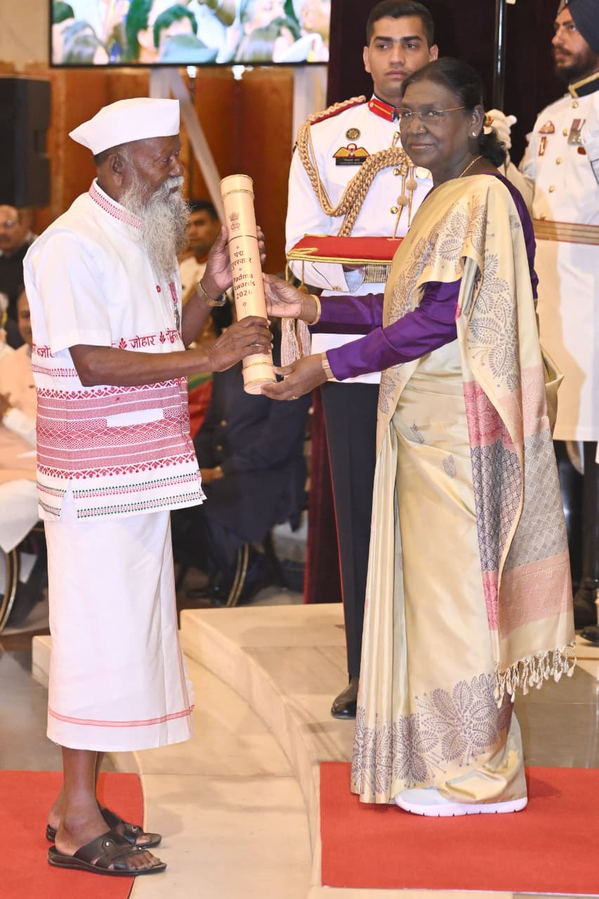 राष्ट्रपति द्रौपदी मुर्मू के हाथों महाराष्ट्र की ७ महान विभूतियां 'पद्म पुरस्कार' से सम्मानित