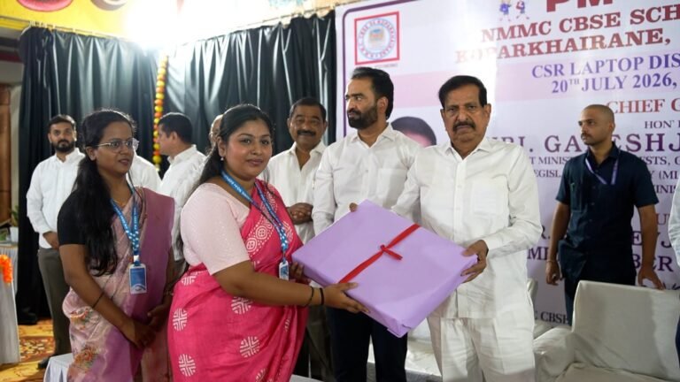 वनमंत्री गणेश नाईक द्वारा ‘पीएमश्री’ नवी मुंबई महानगरपालिका सीबीएसई स्कूल क्रमांक-94 को CSR फंड से 40 लैपटॉप वितरित