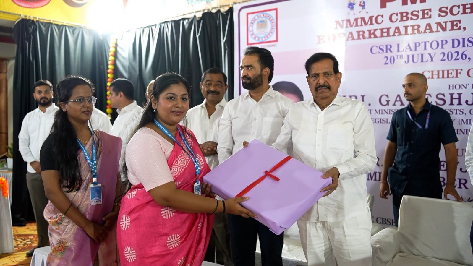 वनमंत्री गणेश नाईक द्वारा 'पीएमश्री' नवी मुंबई महानगरपालिका सीबीएसई स्कूल क्रमांक-94 को CSR फंड से 40 लैपटॉप वितरित