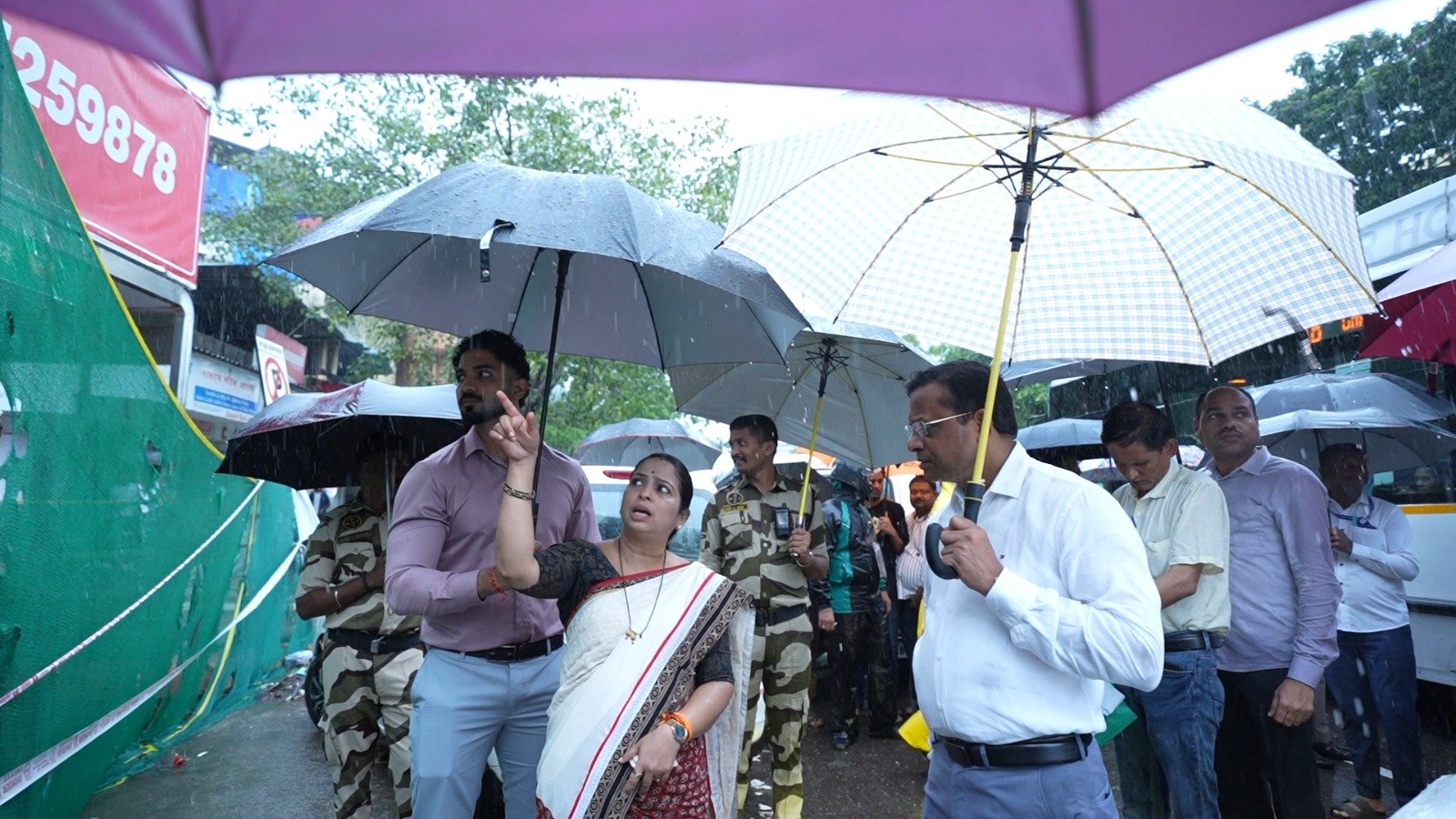 महापौर सुजाता पाटील यांनी केली दुर्घटना स्थळांची व नवी मुंबईतील पावसाळी स्थितीची पाहणी